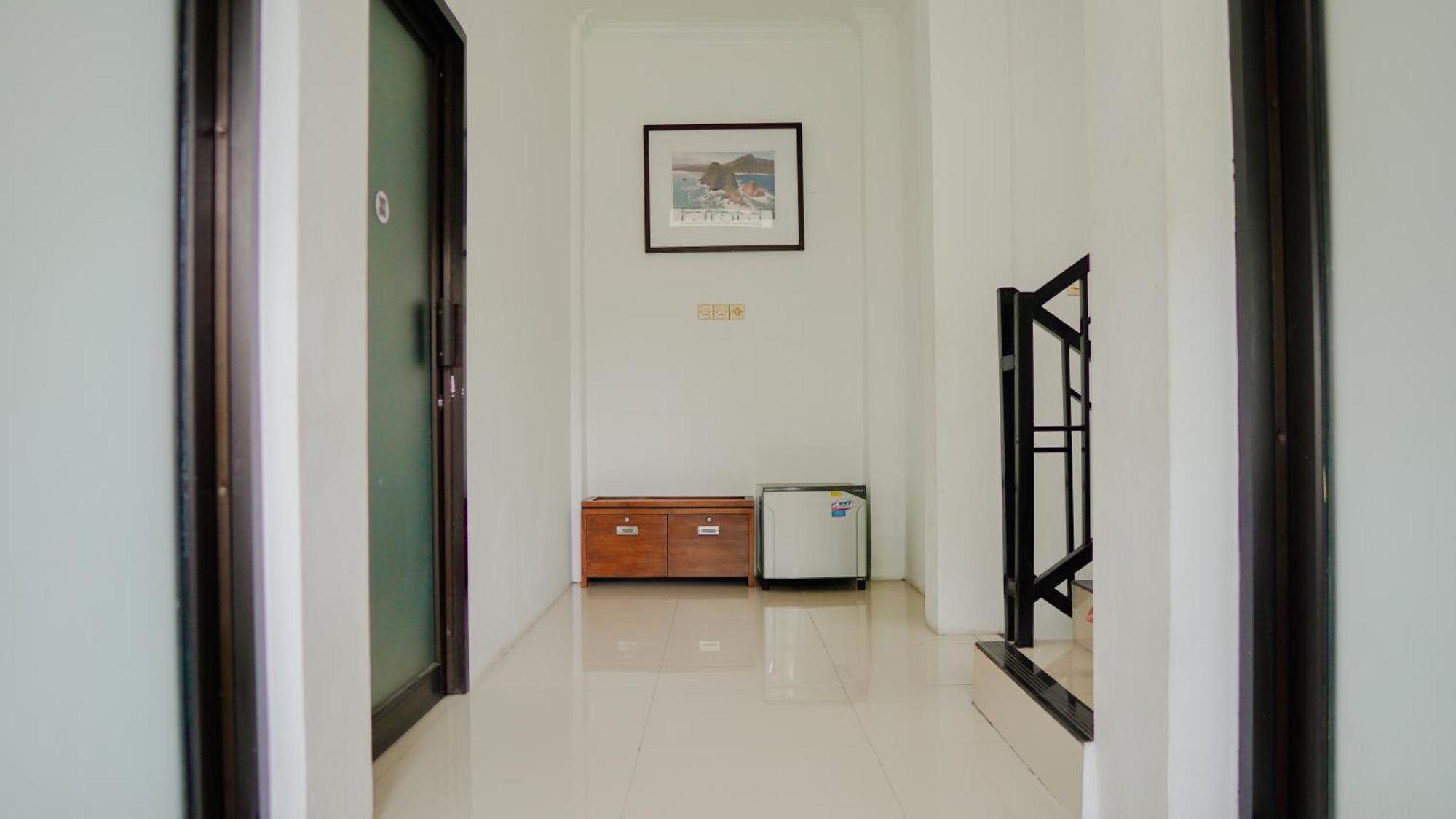 Dormitory Tourism Sritanjung Banyuwangi By Gajahsora Management Exterior photo