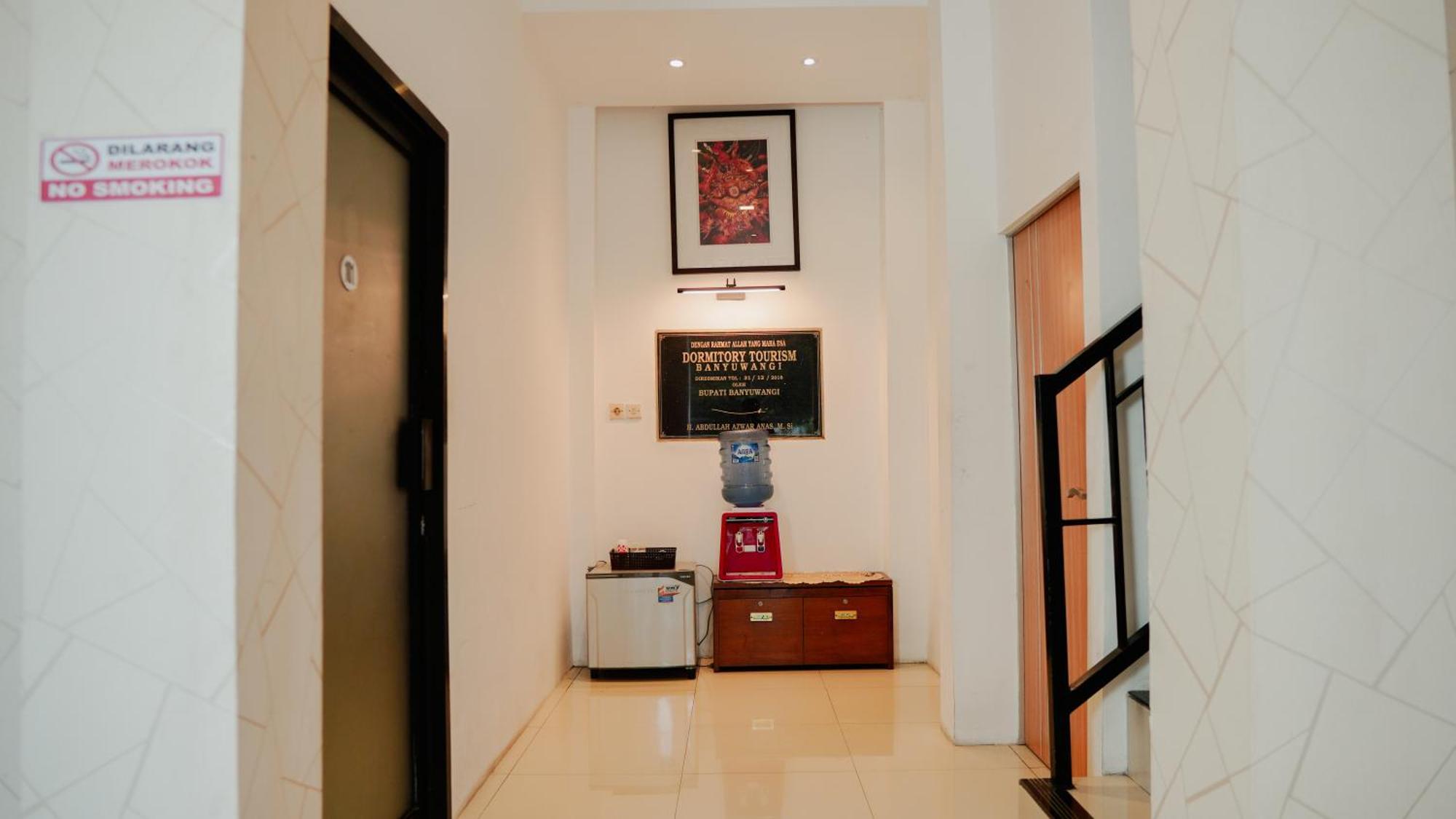 Dormitory Tourism Sritanjung Banyuwangi By Gajahsora Management Exterior photo