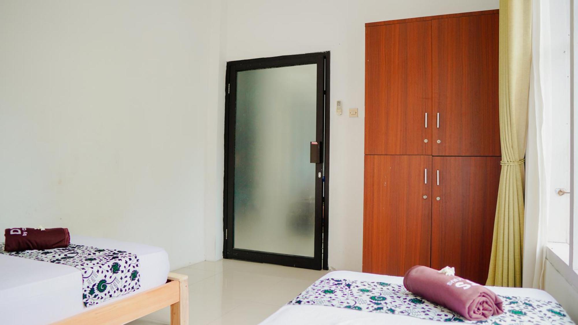 Dormitory Tourism Sritanjung Banyuwangi By Gajahsora Management Exterior photo